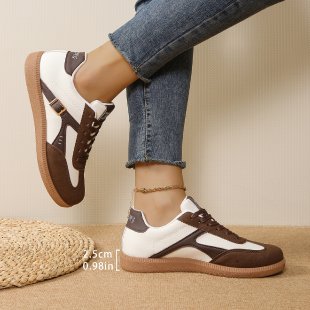 Damen Retro-inspirierte Schnür-Sneaker mit gepolstertem Komfortfußbett – Névara