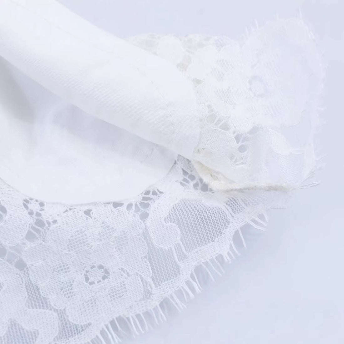 Damen Langes Relaxed‑Shirt mit Rundhals und Spitzenbesatz am Saum Echoarchiv