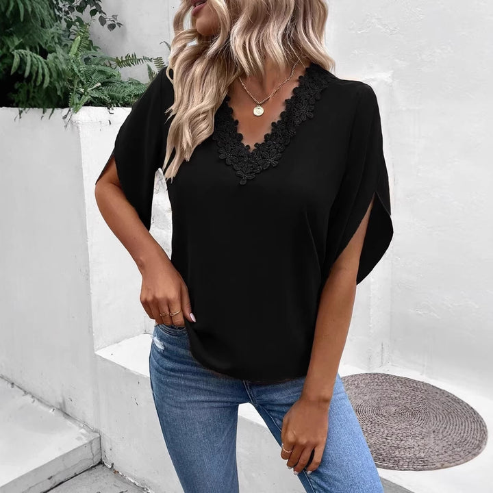 Damen Elegante V-Ausschnitt Bluse mit floraler Spitzenkante und Fledermausärmeln – Élovi