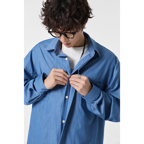 Herren Oversize Hemdjacke aus leichter Denim-Qualität mit verdeckter Knopfleiste und Brusttaschen Echoarchiv