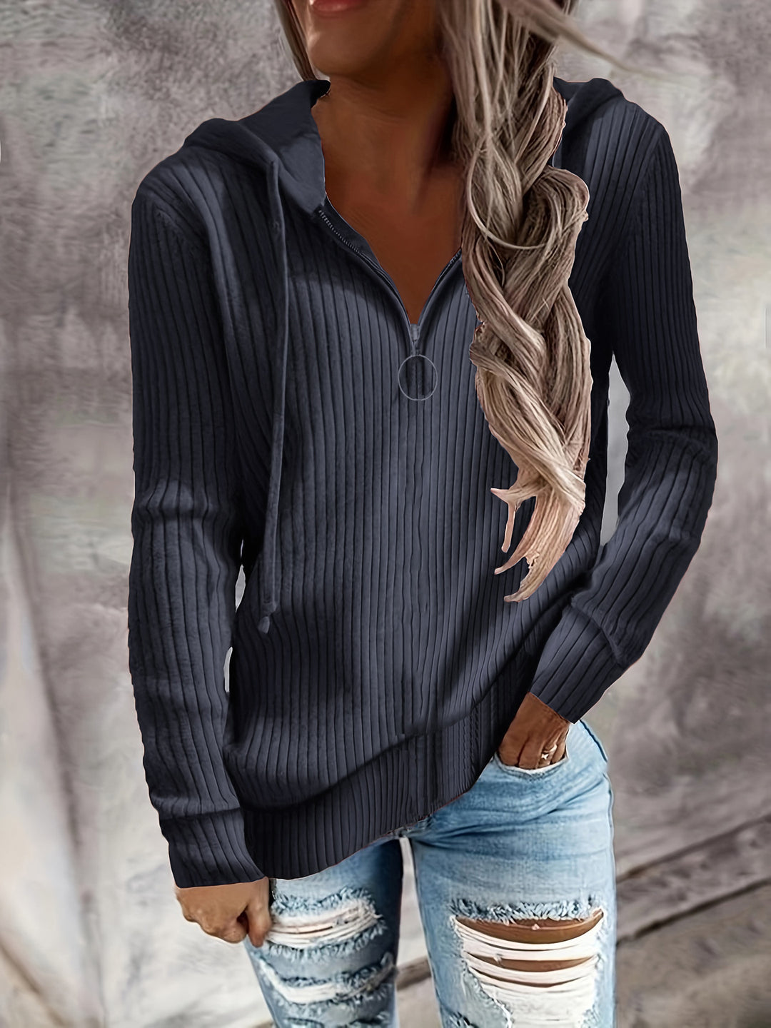 Damen Lässiger Rippstrick-Hoodie mit halbhohem Reißverschluss und Ringzipper – Auréline
