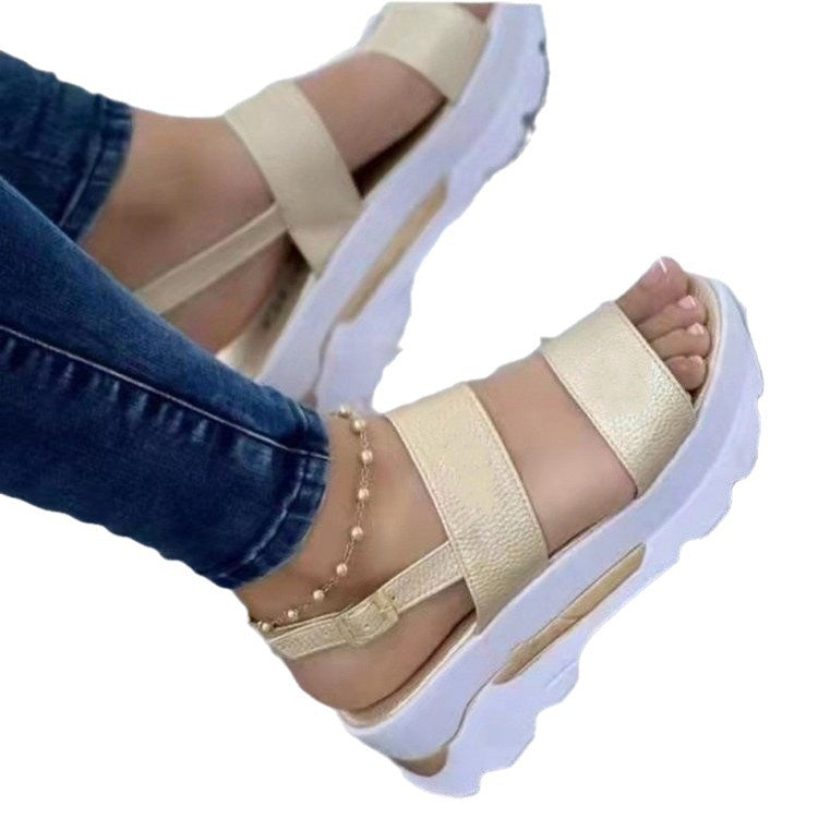 Damen Plateau‑Sandalen mit dicker Profilsohle, zwei breiten Riemen und verstellbarem Fersenriemen – Sorelia