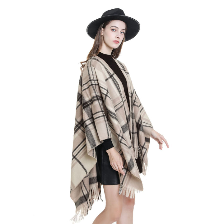 Damen Karierter Cape-Umhang aus Wollmix mit Fransen – Avérine