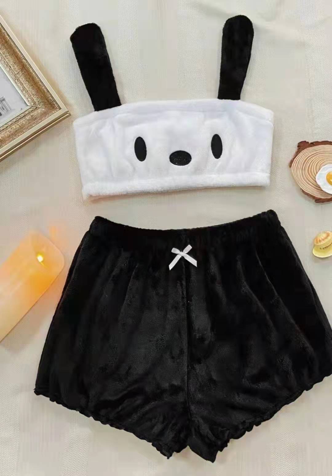 Damen Kuschelndes Pyjama-Set mit Tiermotiven und zarten Rüschen Echo Archiv