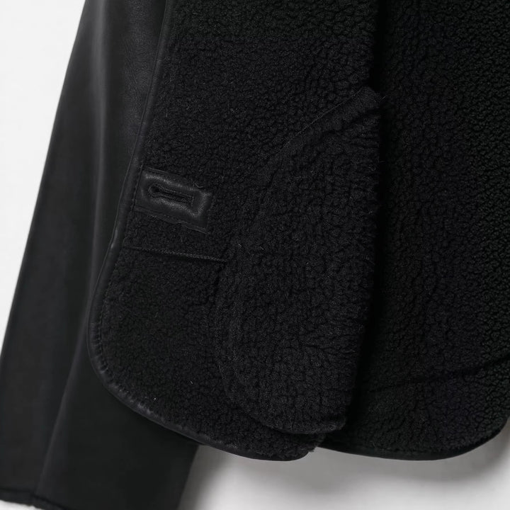 Damen Kurz geschnittene Kunstlederjacke mit Teddyfutter, Stehkragen und Knopfverschluss Echoarchiv
