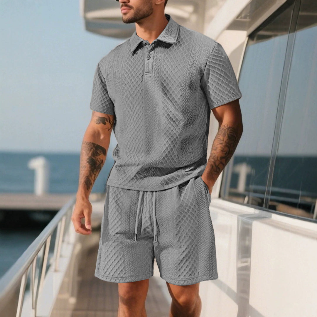 Herren nan dreidimensionales Relief-Freizeit-Set mit Polokragen, verdeckter Knopfleiste und elastischer Tunnelzugshorts Echo Archiv