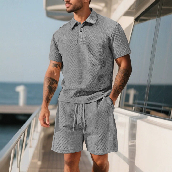 Herren nan dreidimensionales Relief-Freizeit-Set mit Polokragen, verdeckter Knopfleiste und elastischer Tunnelzugshorts Echo Archiv