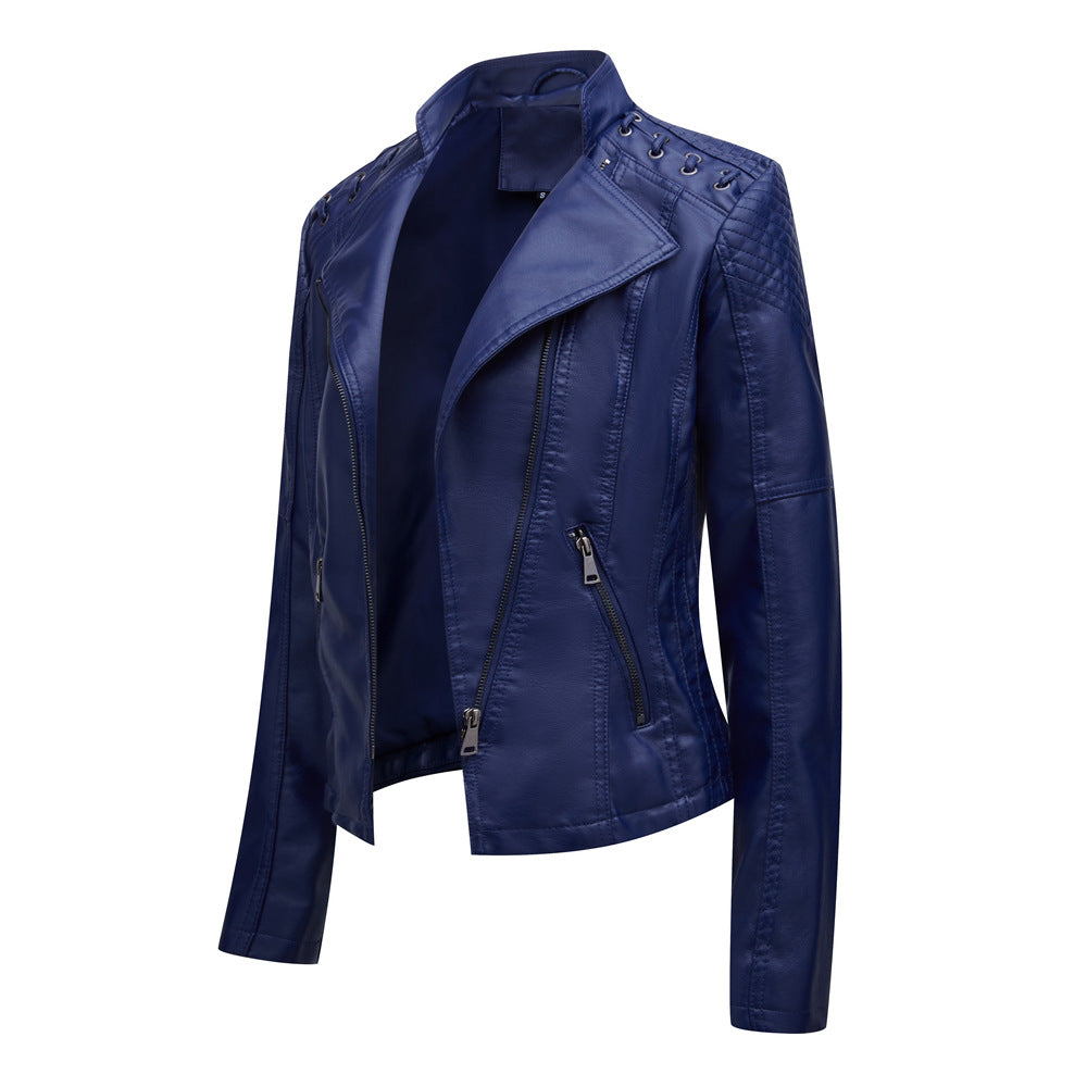 Damen nan taillierte Kunstleder-Bikerjacke mit gesteppter Schulterpartie, asymmetrischem Reißverschluss und Zierösen Echo Archiv