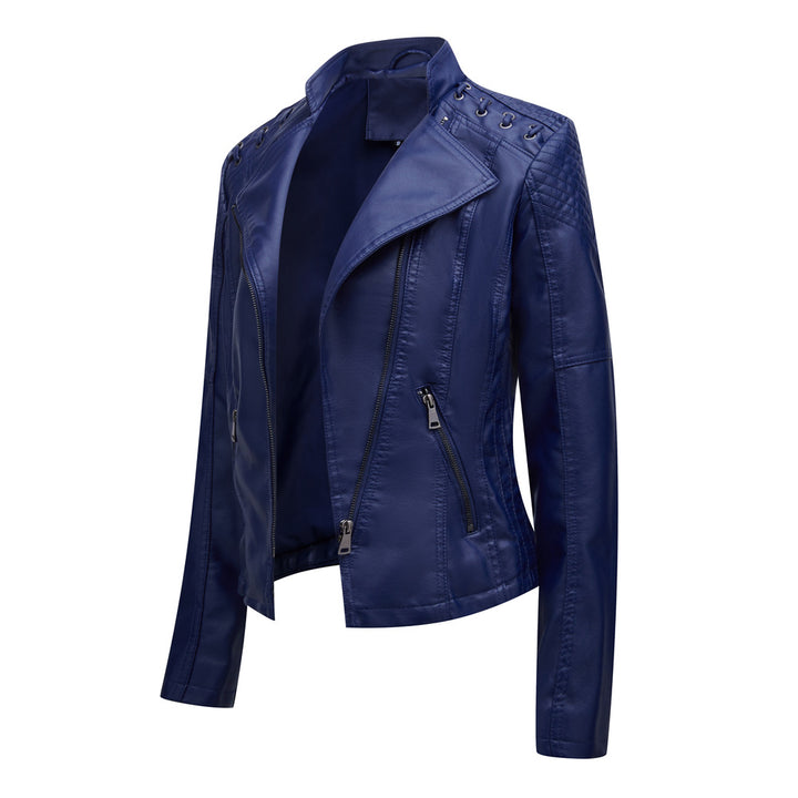 Damen nan taillierte Kunstleder-Bikerjacke mit gesteppter Schulterpartie, asymmetrischem Reißverschluss und Zierösen Echo Archiv
