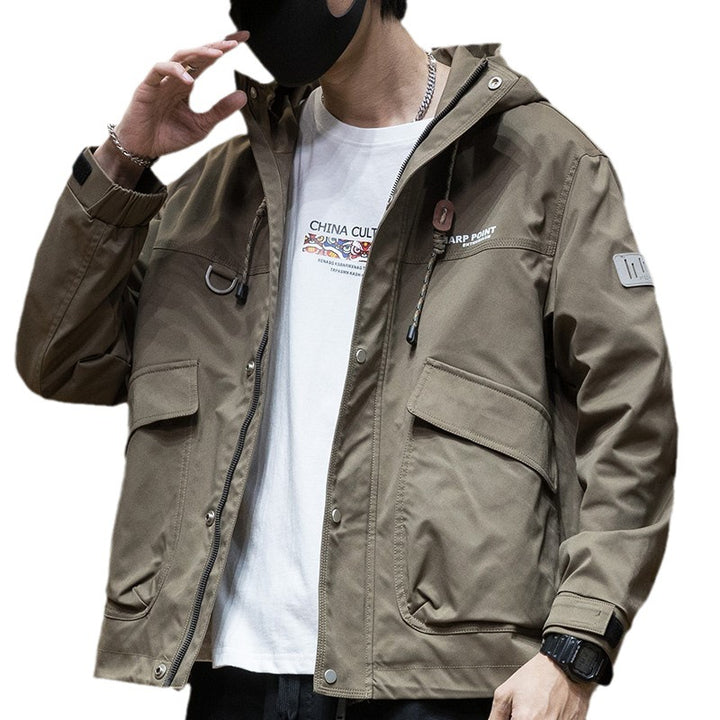 Herren multifunktionale Outdoor-Jacke mit praktischen Taschen und verstellbarem Kapuzenkragen Echoarchiv