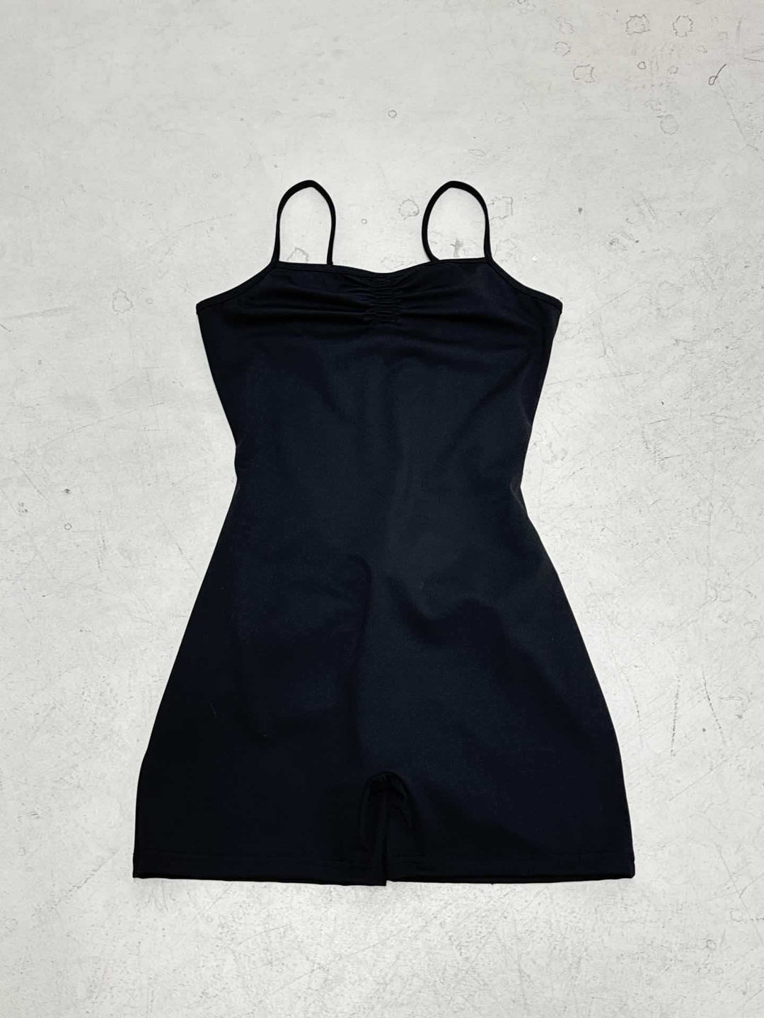 Damen sportlicher Badeanzug mit verstellbaren Trägern und Rüschendetails Echo Archiv