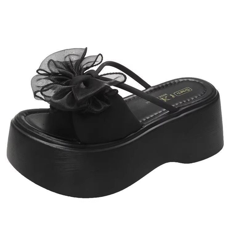 Damen Plateau‑Pantolette mit hoher Wedgesohle und organza‑Blütenapplikation – Sorelia