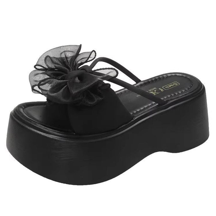 Damen Plateau‑Pantolette mit hoher Wedgesohle und organza‑Blütenapplikation – Sorelia