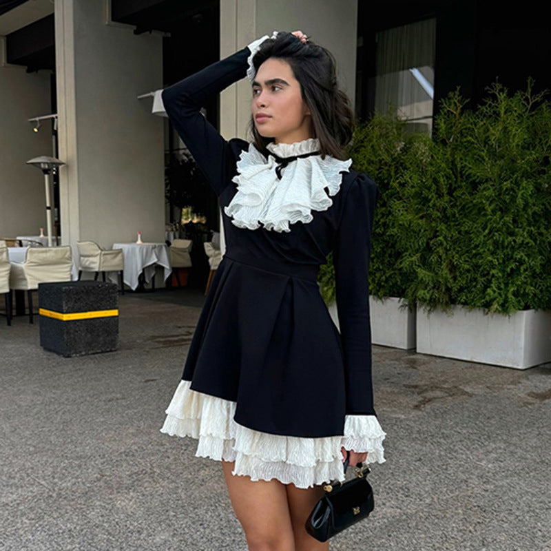 Damen nan viktorianisches Rüschenkleid mit Stehkragen, gerafftem Volant und mehrlagigem Plissee-Unterrock Echo Archiv