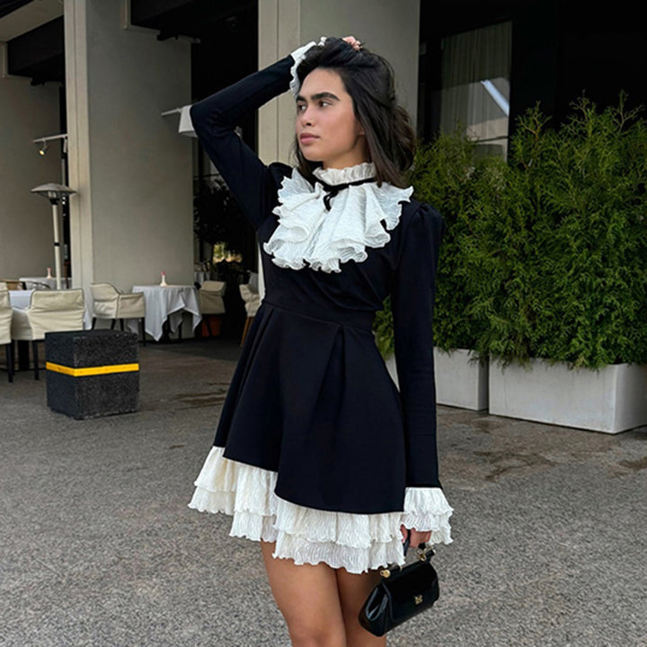 Damen nan viktorianisches Rüschenkleid mit Stehkragen, gerafftem Volant und mehrlagigem Plissee-Unterrock Echo Archiv