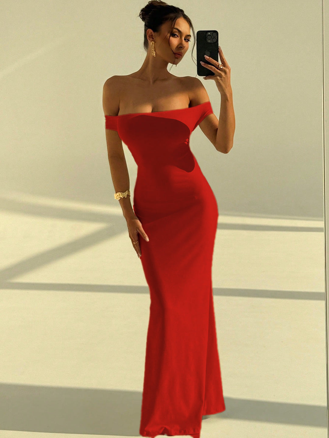 Damen Elegantes Off-Shoulder Maxikleid mit figurbetontem Schnitt Echo Archiv