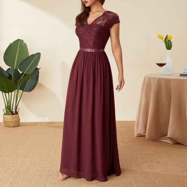 Damen Elegantes Spitzenkleid mit V-Ausschnitt Echo Archiv
