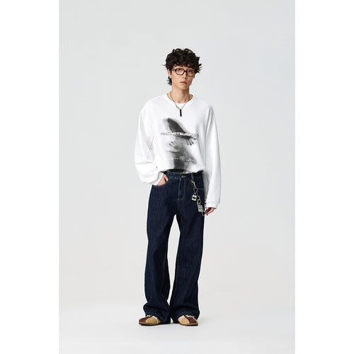 Unisex Oversize-Langarmshirt mit surrealem Photoprint und gerippten Bündchen Echoarchiv