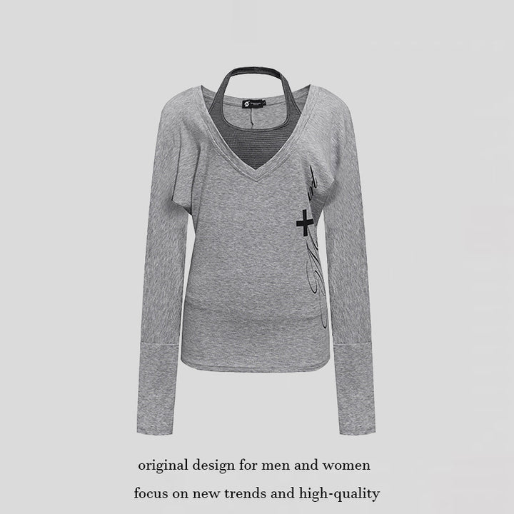 Damen Lagen-Langarmshirt mit tiefem V-Ausschnitt, Neckholder-Innenlayer und seitlichem Script-Print Echoarchiv