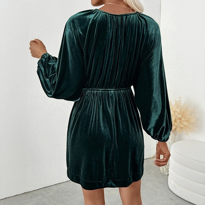 Damen Elegantes Samtkleid mit V-Ausschnitt und Puffärmeln Echo Archiv