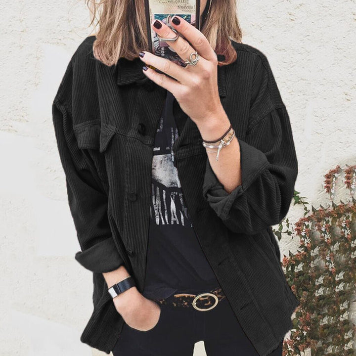 Damen nan Oversize Cordjacke mit aufgesetzten Taschen und klassischer Knopfleiste Echo Archiv
