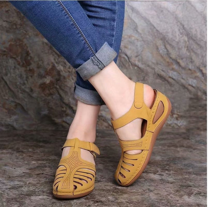 Damen nan geschlossene Slingback-Sandale mit perforiertem Obermaterial, ergonomischem Komfortfußbett und leichtem Keilabsatz Echo Archiv