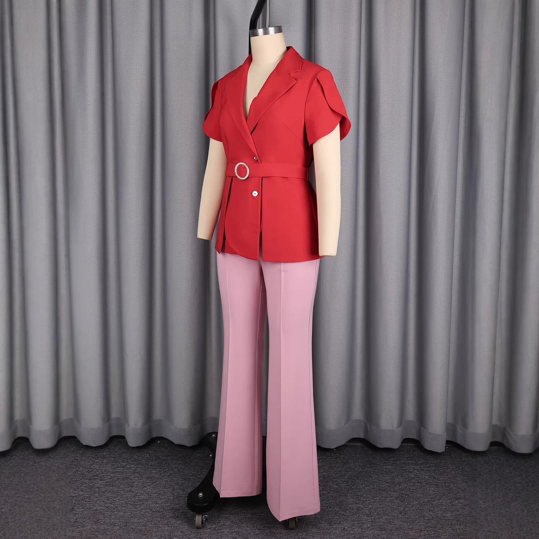 Damen Chic geschnittenes Blazer mit Gürtel – Valéne