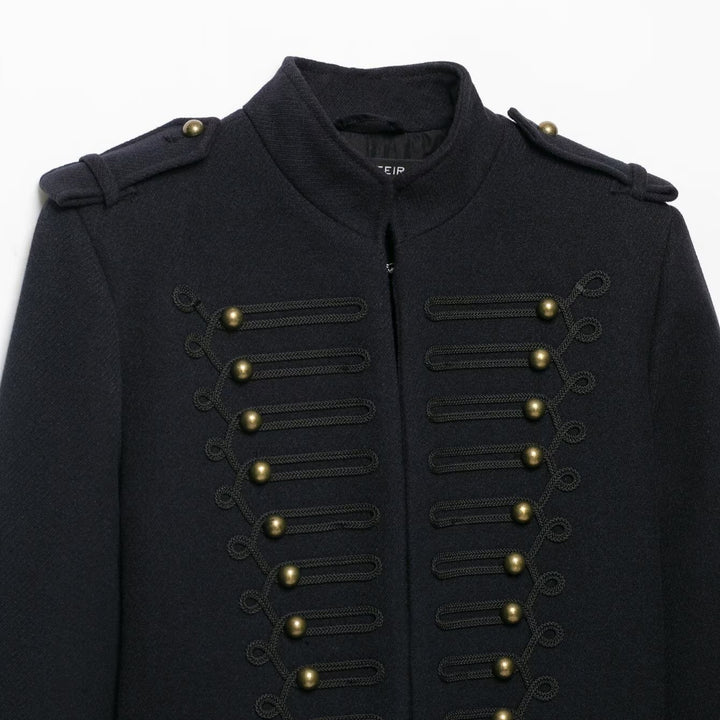 Damen Schmale Militär-inspirierte Kurzjacke mit Kordelverzierung und Messingknöpfen Echoarchiv