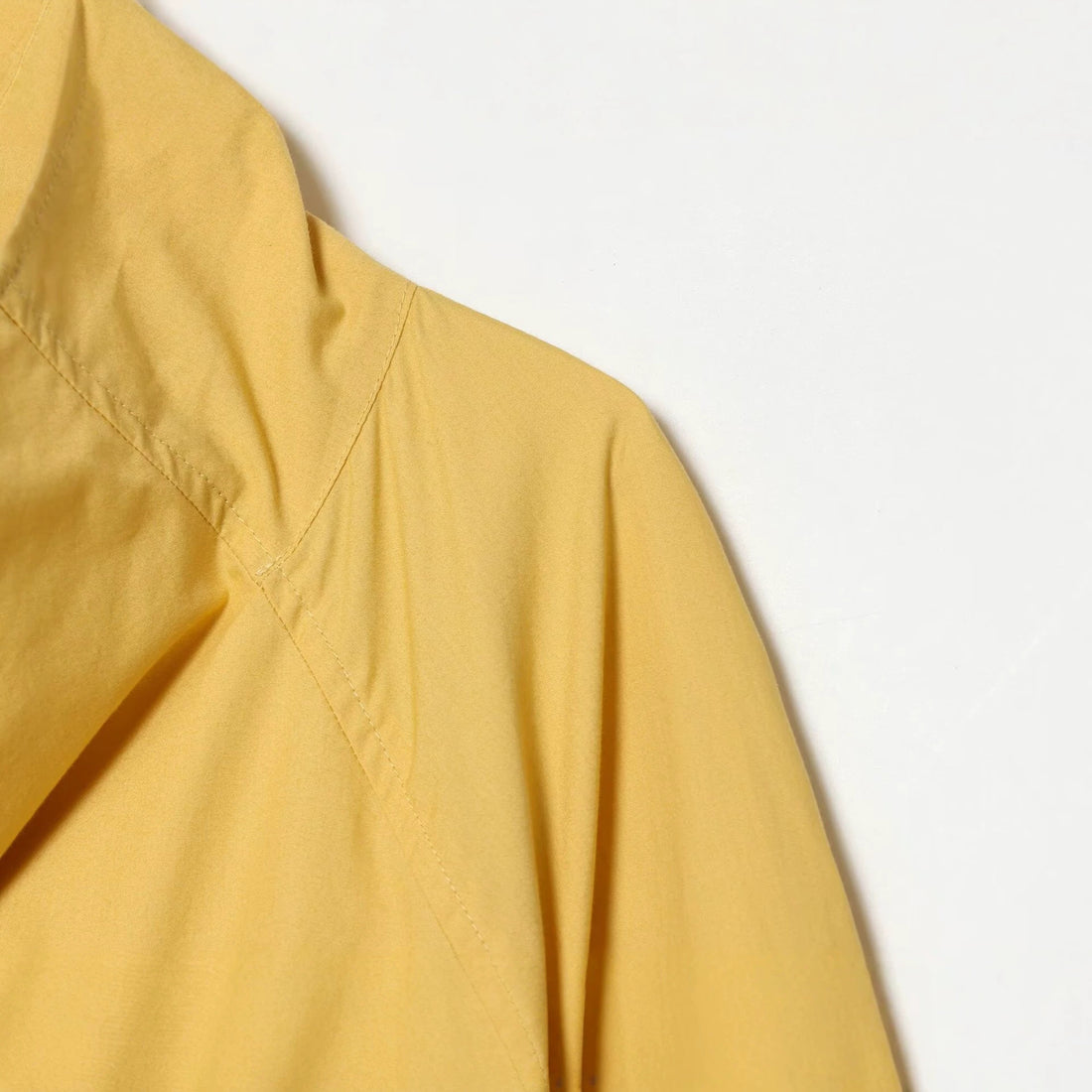 Damen Kurze wasserabweisende Übergangsjacke mit Funnelkragen, Tunnelzugsaum und Raglanärmeln Echoarchiv