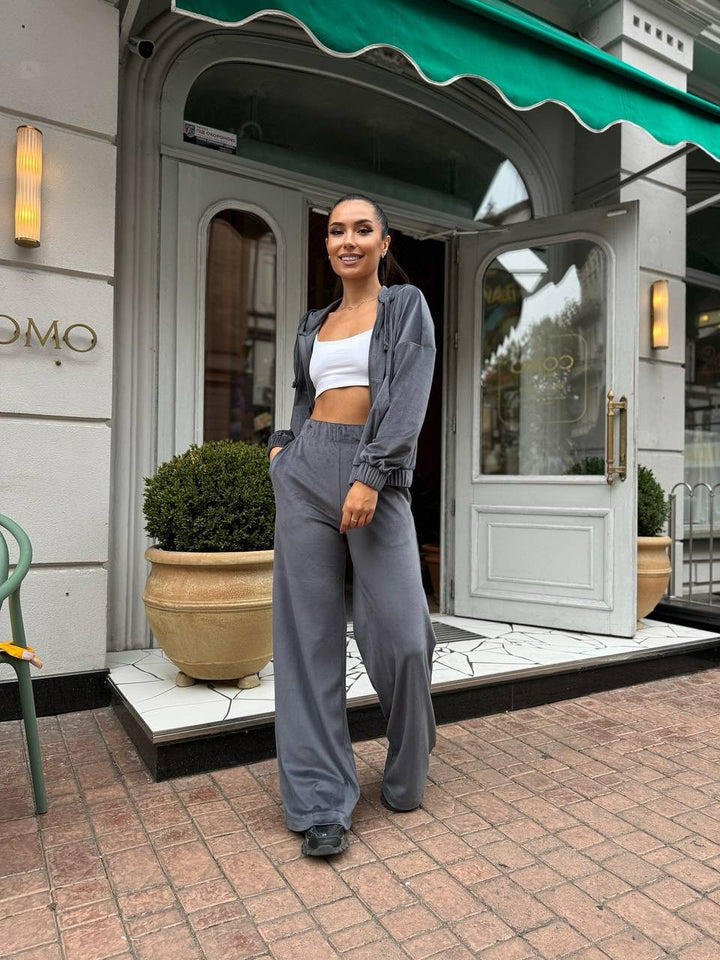 Damen Velours-Zip-Kapuzenjacke mit Marlene-Jogginghose Lounge-Set – Auréline