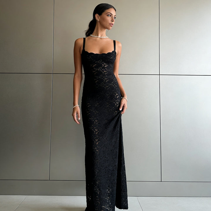Damen Elegantes Spitzenkleid mit skulpturalem Oberteil und raffinierten Seitenschlitzen Echo Archiv