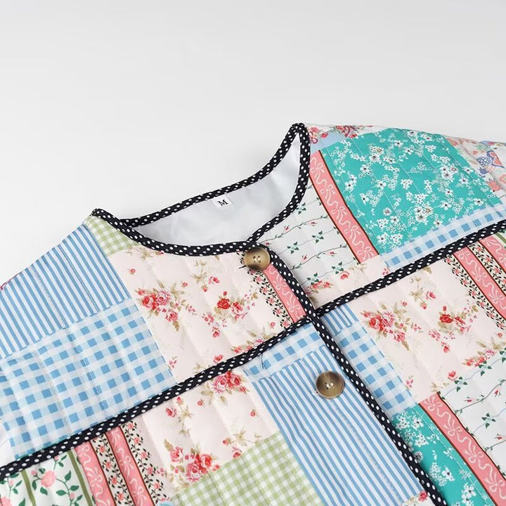 Damen gesteppte Patchwork-Quiltjacke mit Rundhalsausschnitt, Zierborte und Frontknöpfen Echo Archiv
