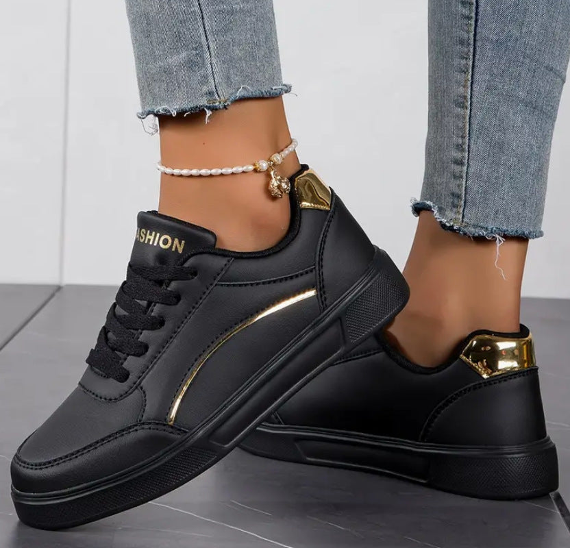 Damen nan niedrig geschnittener Kunstleder Sneaker mit holografischem Fersenbesatz Echo Archiv