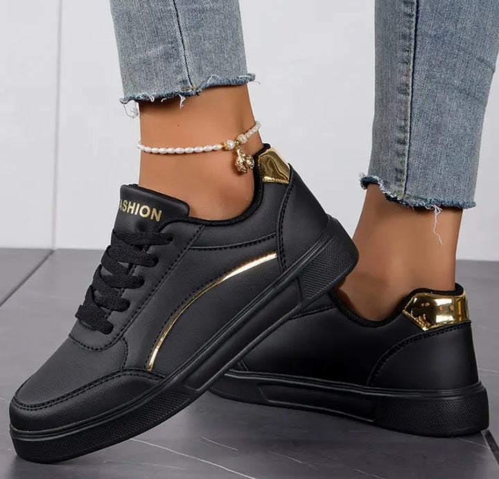 Damen nan niedrig geschnittener Kunstleder Sneaker mit holografischem Fersenbesatz Echo Archiv