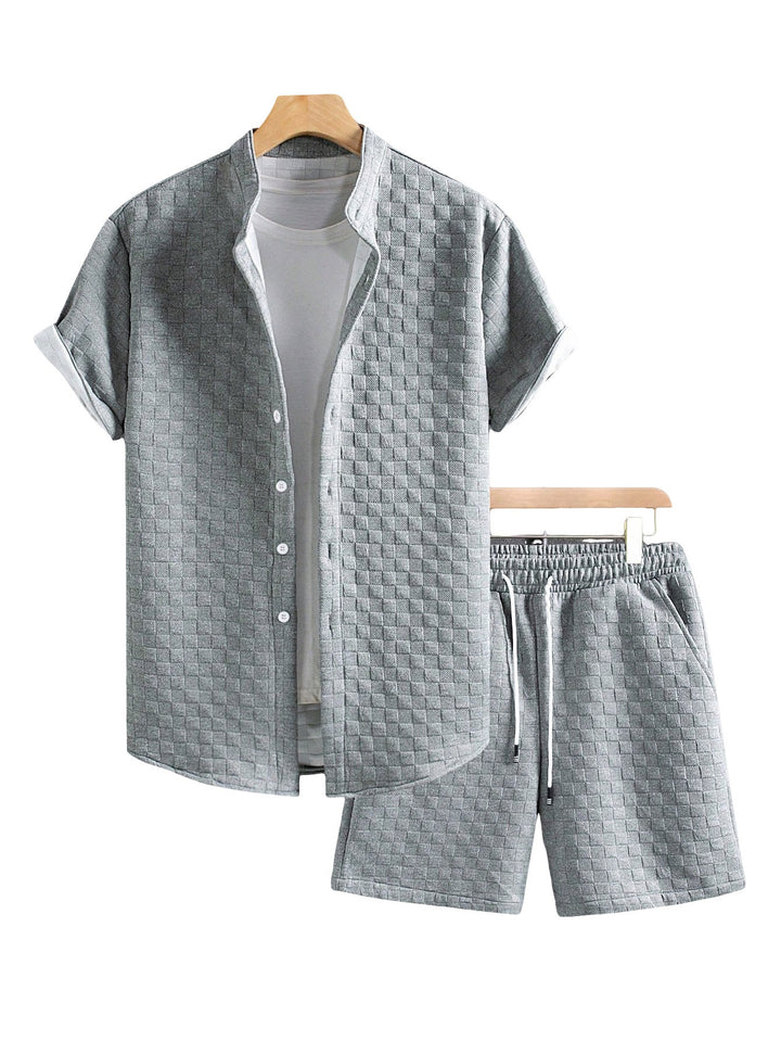 Herren nan zweiteiliges Sommerensemble mit Stehkragen-Hemdjacke und elastischen Komfort-Shorts in geprägter Karo-Textur Echoarchiv