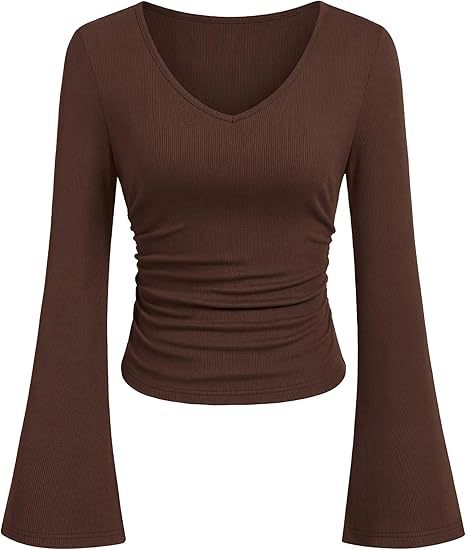 Damen Geripptes Cropped-Top mit V-Ausschnitt, taillierter Raffung und ausgestellten Trompetenärmeln – Orélia