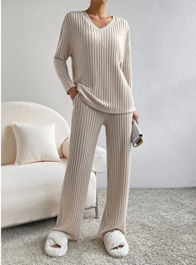 Damen Eleganter und bequemer Strickanzug Echo Archiv