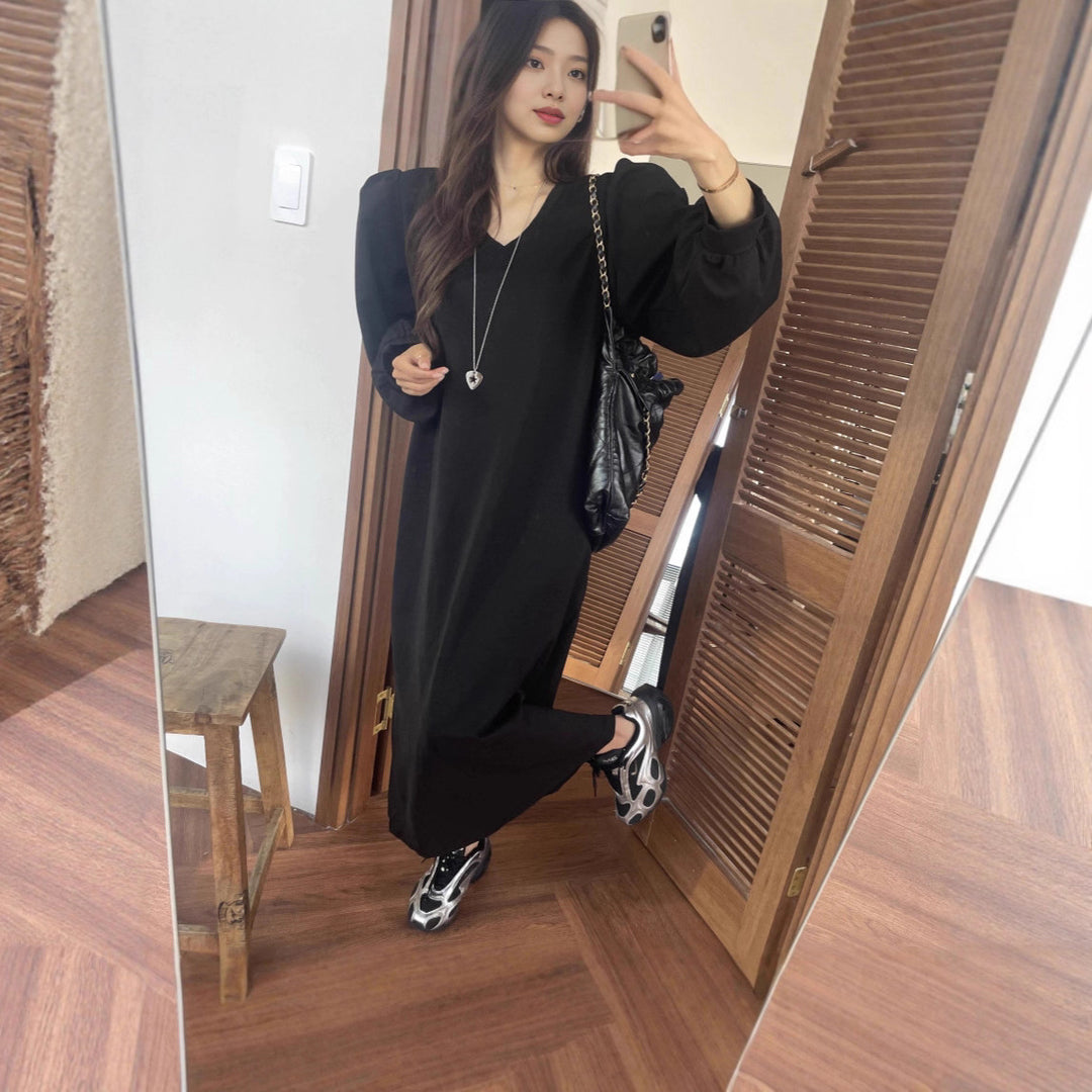 Damen Lässiges Maxi‑Sweatkleid mit V‑Ausschnitt, voluminösen Ballonärmeln und geradem Saum – Valéora