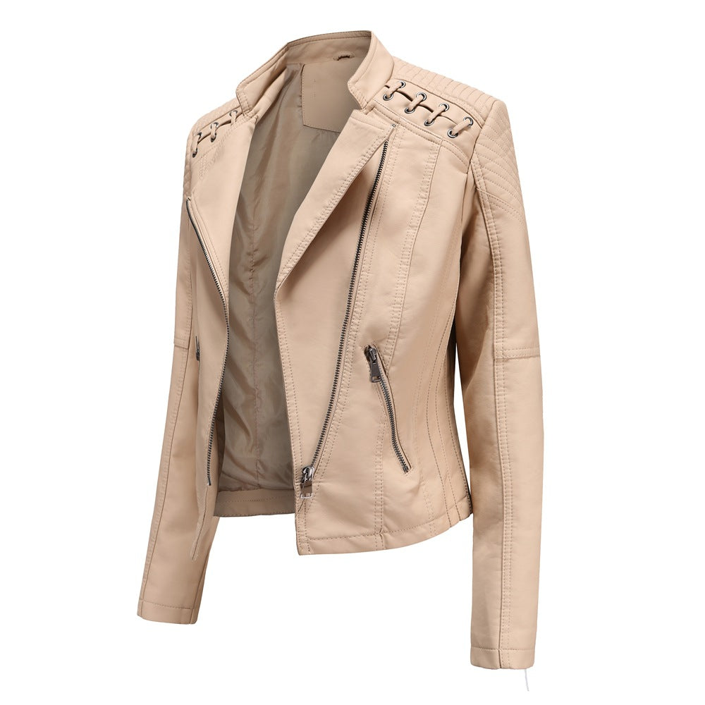 Damen nan taillierte Kunstleder-Bikerjacke mit gesteppter Schulterpartie, asymmetrischem Reißverschluss und Zierösen Echo Archiv