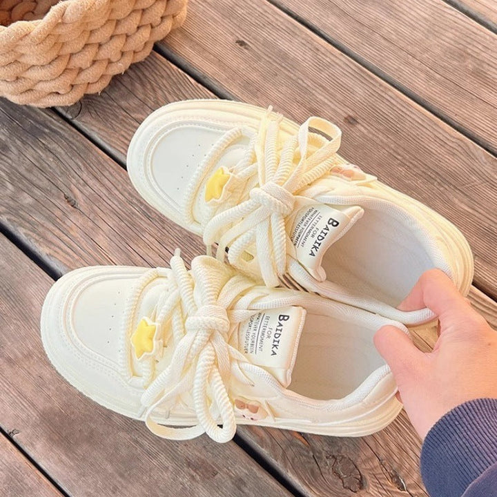 Damen Sportliche Sneaker mit dekorativen Tierapplikationen und dämpfender Sohle Echo Archiv