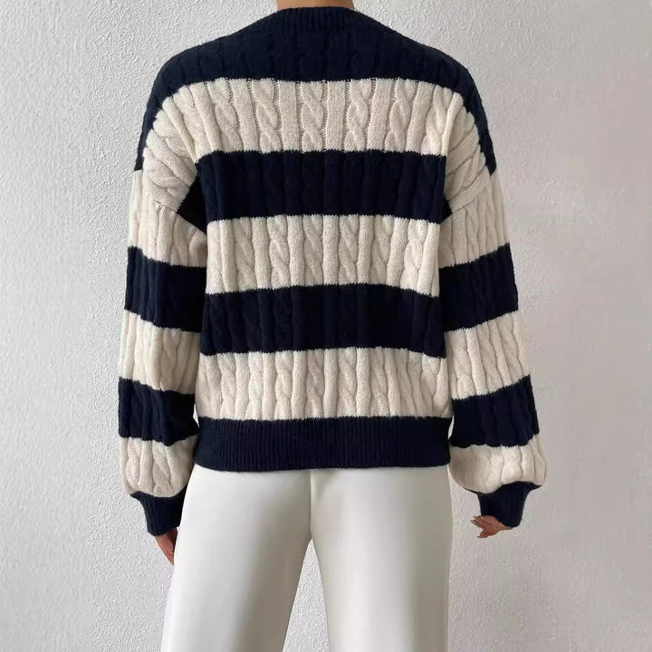 Damen nan gestreifter Grobstrick-Pullover mit Zopfmuster, tiefem V-Ausschnitt und oversized Passform Echo Archiv