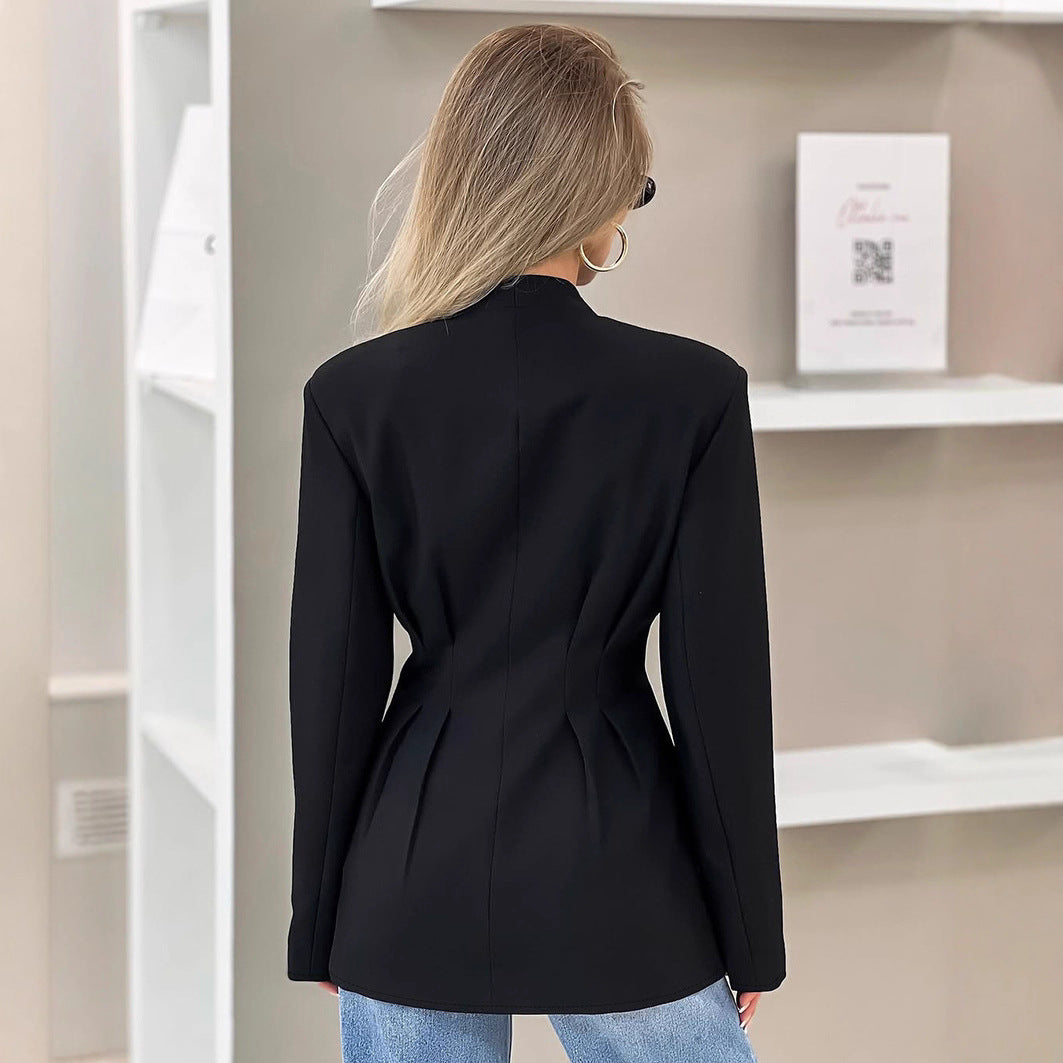 Damen nan figurbetonter Blazer mit Wiener Nähten, bezogenen Knöpfen und taillierter Falten-Silhouette Echo Archiv