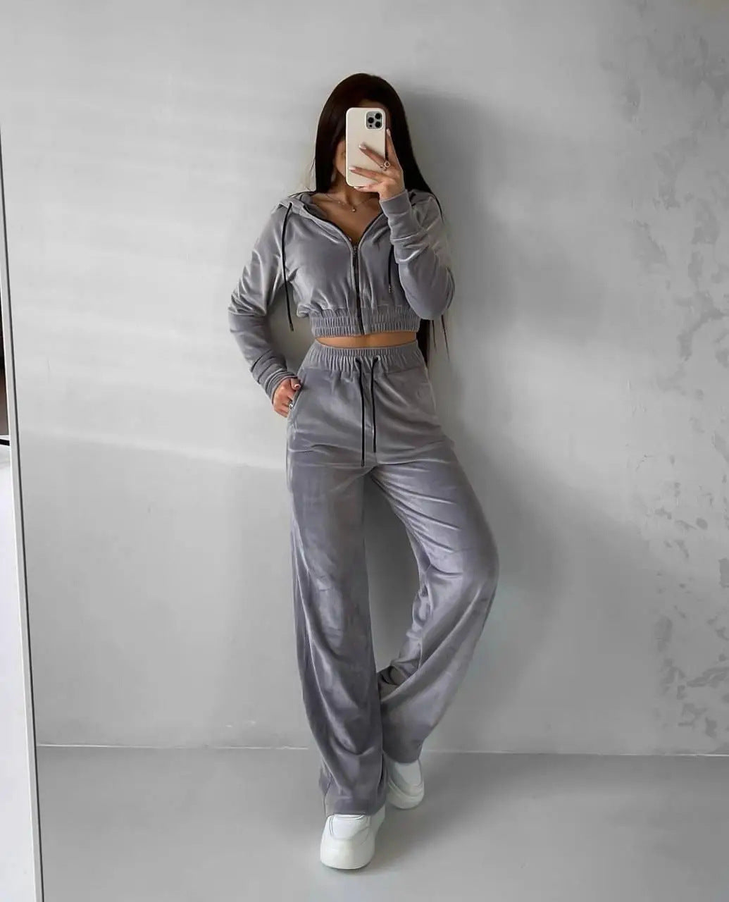 Damen Samt-Loungewear-Set mit Cropped Zip-Kapuzenjacke und weiter Palazzohose – Élanora