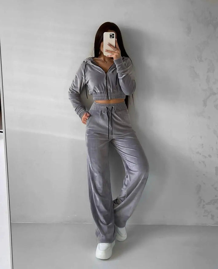 Damen Samt-Loungewear-Set mit Cropped Zip-Kapuzenjacke und weiter Palazzohose – Élanora
