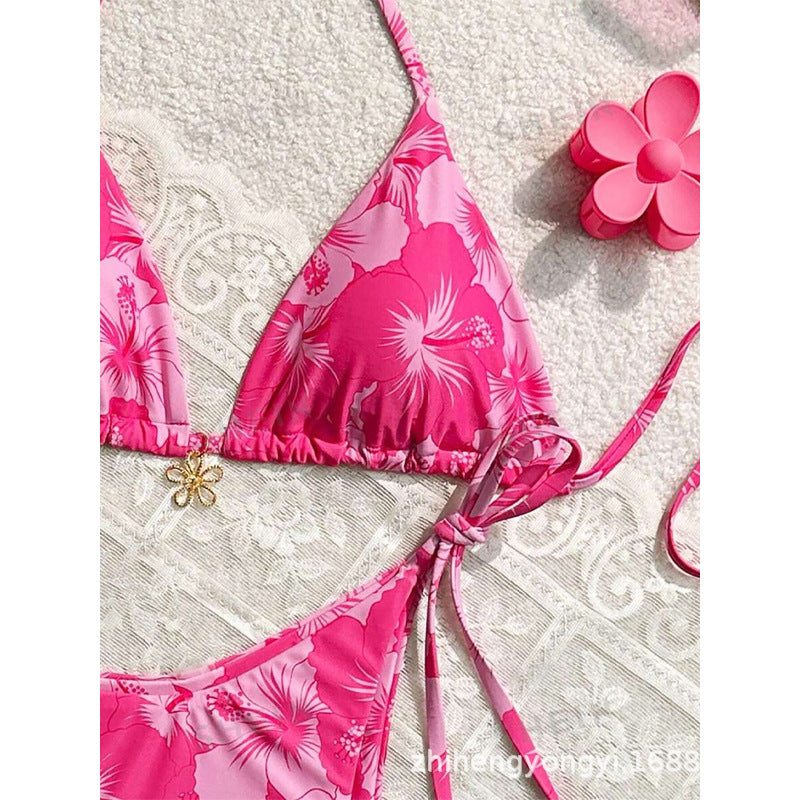 Damen Triangel-Bikini mit floralen Mustern und feinen Bindebändern Echo Archiv