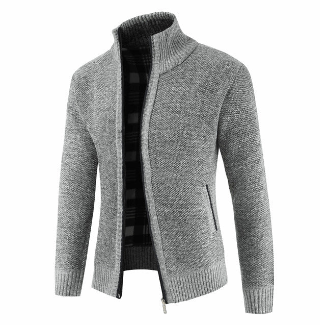 Herren Strickjacke mit hohem Kragen und seitlichen Taschen Echoarchiv