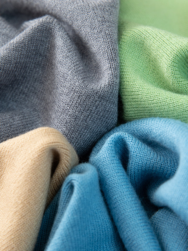 Herren lässige Strickjacke mit tiefem V-Ausschnitt und Knopfdetails Echoarchiv