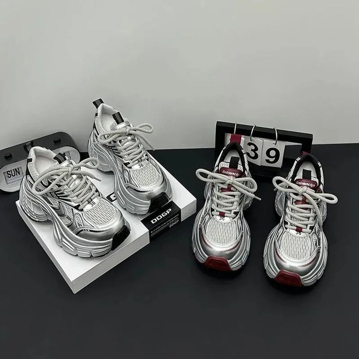 Damen Skulpturale Platform‑Sneaker mit extravaganter Wedgesohle – Névara