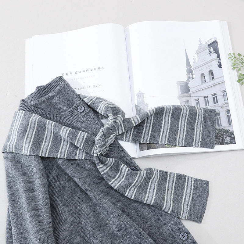 Damen Feiner Button-Cardigan mit maritimem Schultertuch-Detail aus leichtem Feinstrick Echo Archiv