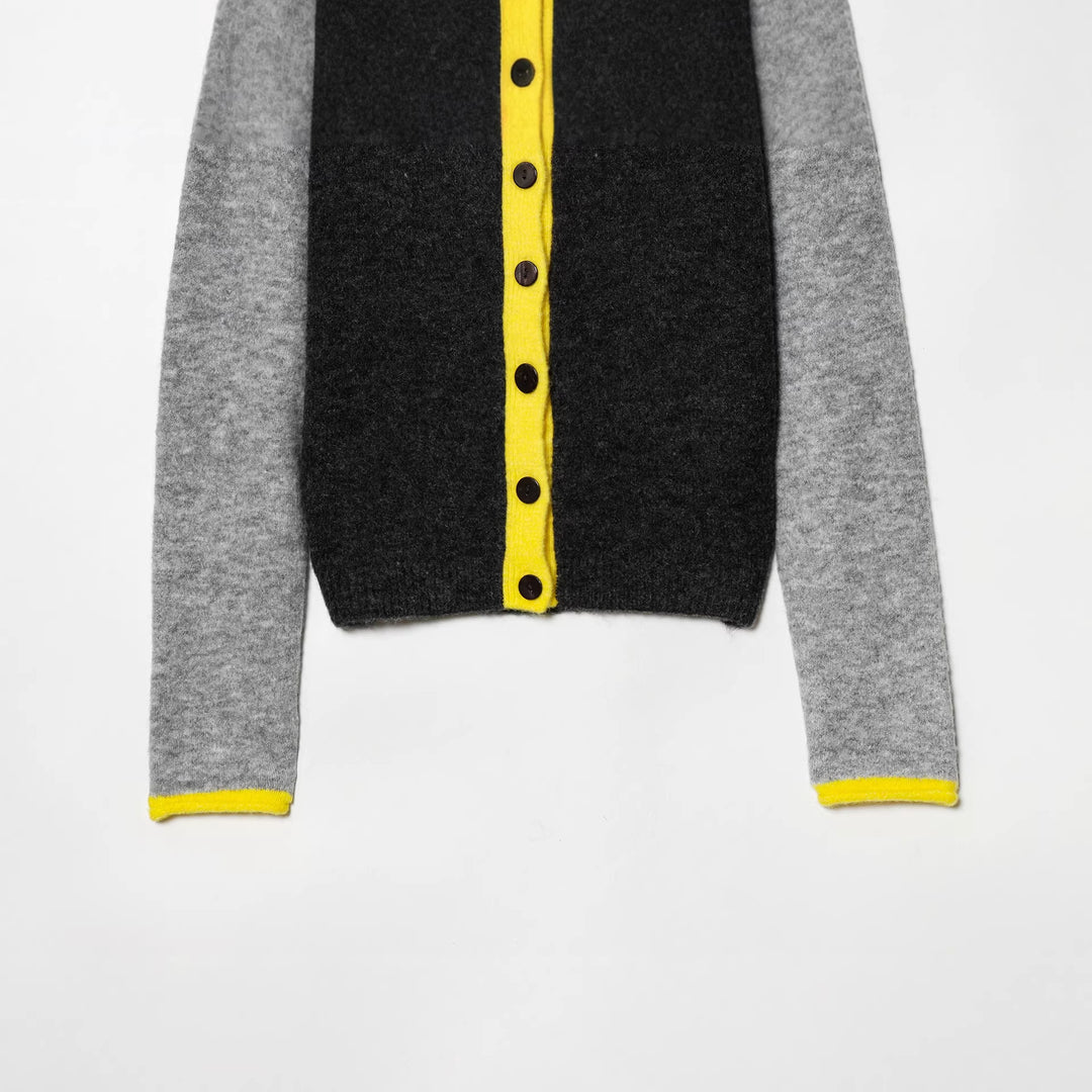 Damen kurze zweifarbige Wollcardigan mit kontrastierter Knopfleiste geripptem Saum und Hornknöpfen – Veloura